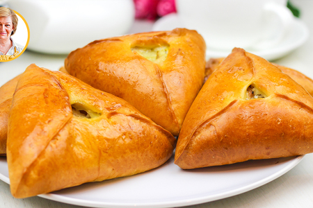 Треугольные пирожки с курицей и картошкой: простой рецепт