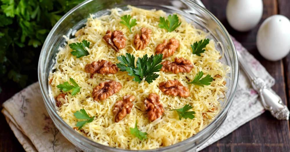 Праздничные мясные салаты: лучшие рецепты, которые запомнятся