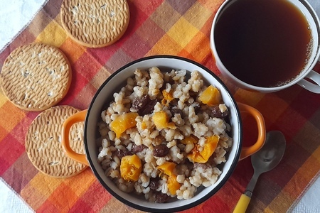 Постный рецепт: перловая каша с изюмом и тыквой