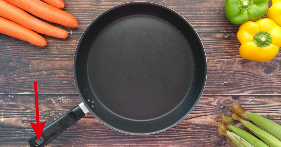 Неочевидное применение: зачем нужен маленький отверстие в ручке сковороды и кастрюли