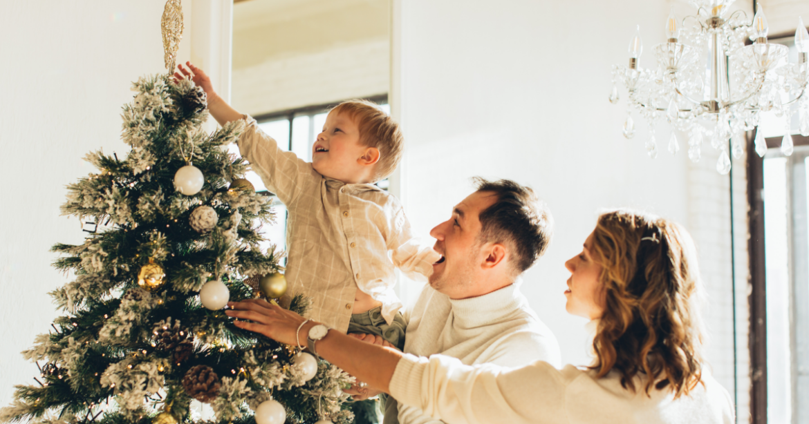 Когда ставить новогоднюю ёлку: неожиданные причины отложить украшение дома